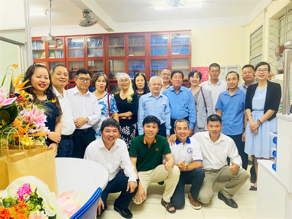 Về thăm trường1