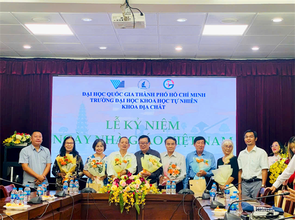 Về thăm trường4