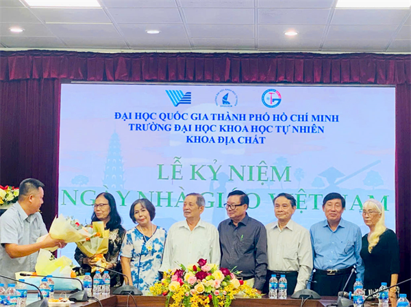 Về thăm trường5