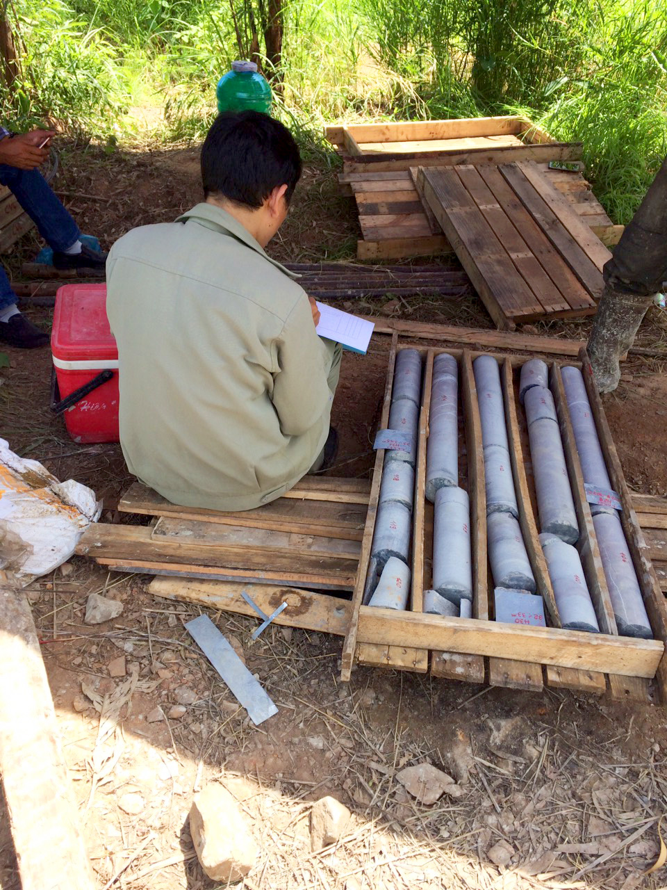  Khoan thăm dò, đánh giá trữ lượng mỏ đá xây dựng  Chóp Vung, tỉnh Lâm Đồng